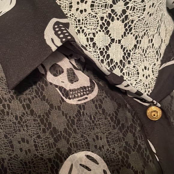 Last Kiss Skull Blouse - Size XS - Picture 3 of 8